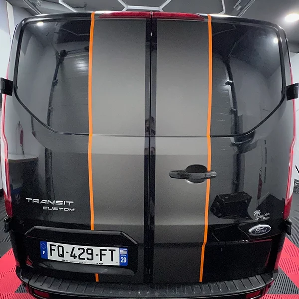 Photo-rskin-covering-ford-transit-9