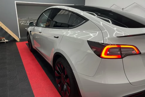 Photo-rskin-covering-tesla-model-y-3