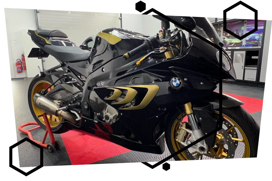 R-skin-covering-formule-moto-1